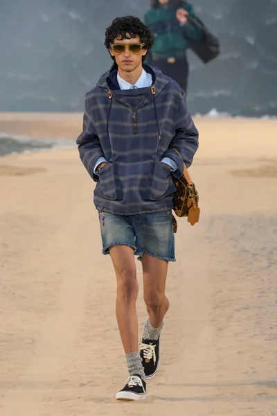 Look 27